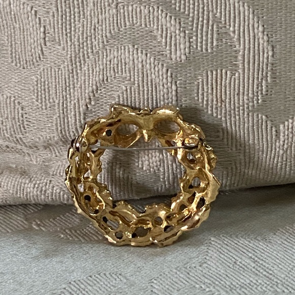 Christmas Wreath Brooch - Picture 4 of 6